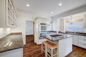 2622 Westgate Dr in Houston, TX - Building Photo - Building Photo