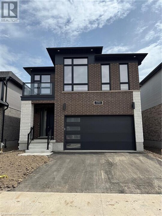 550 Balsam Poplar St in Waterloo, ON - Building Photo