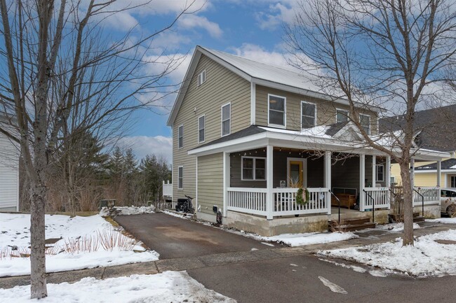 131 Sylvan Woods Dr-Unit -B in Stowe, VT - Foto de edificio - Building Photo