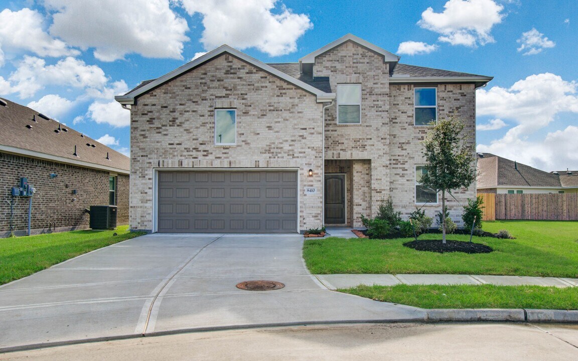 8410 Tranquil Bay Ct in Beach City, TX - Foto de edificio