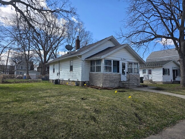 115 Summit Ave in Waterloo, IA - Building Photo - Building Photo
