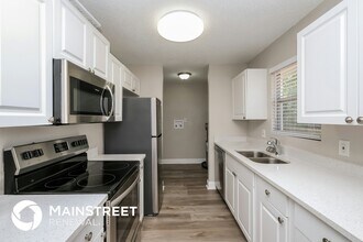 425 S Disston Ave in Tarpon Springs, FL - Foto de edificio - Building Photo