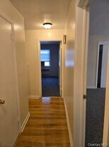 222 Cleveland Ave in Mineola, NY - Building Photo