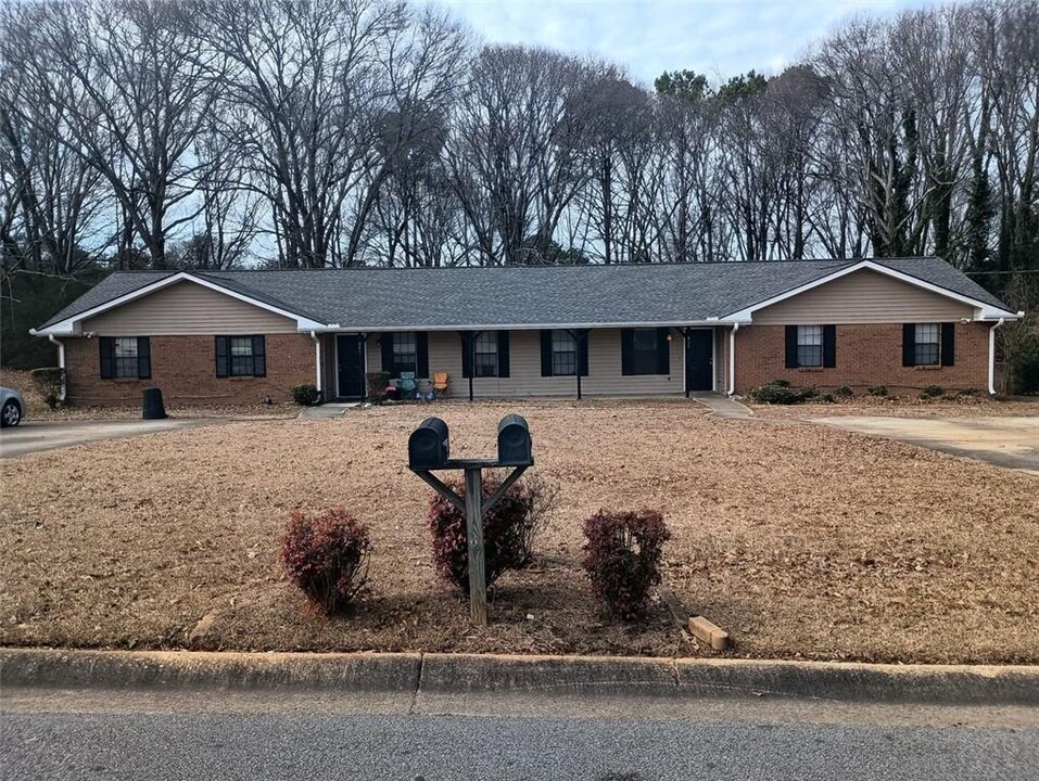 415 Santa Fe Trail in Ellenwood, GA - Building Photo