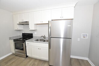 7923 Thompson Rd-Unit -7923 Thompson Rd #B in Norfolk, VA - Building Photo - Building Photo