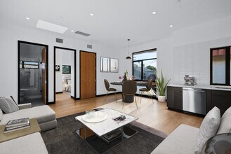 922 W Clark Ave, Unit 201 in Burbank, CA - Building Photo - Building Photo