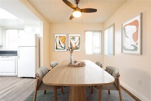 1130 Meadow Lake Dr, Unit 06 in Vista, CA - Building Photo