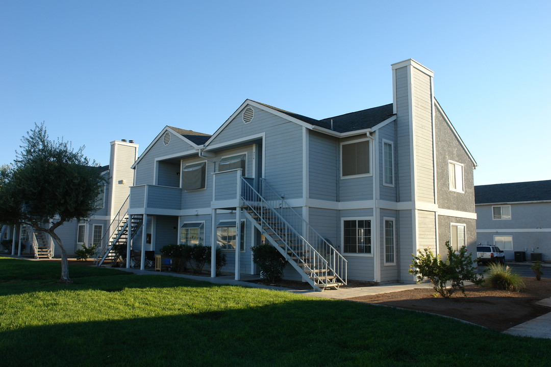 Lake Mead Villas in Las Vegas, NV - Building Photo