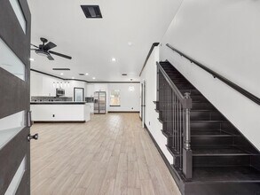 4737 Reed Rd in Houston, TX - Building Photo - Building Photo