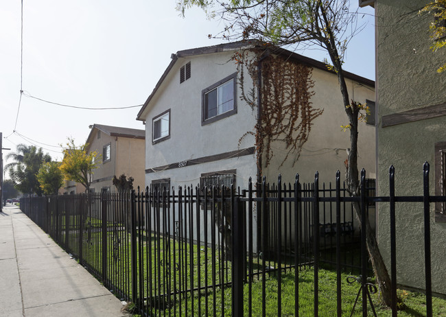 Main Street Apartments in Los Angeles, CA - Foto de edificio - Building Photo