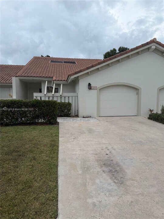 21601 Coronado Ave in Boca Raton, FL - Building Photo