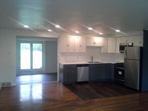 1166 Hunter Rd in Verona, PA - Building Photo - Building Photo