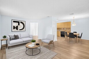 6889 NW 173rd Dr in Hialeah, FL - Building Photo