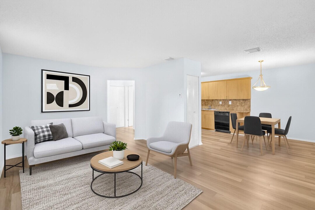 6889 NW 173rd Dr in Hialeah, FL - Building Photo