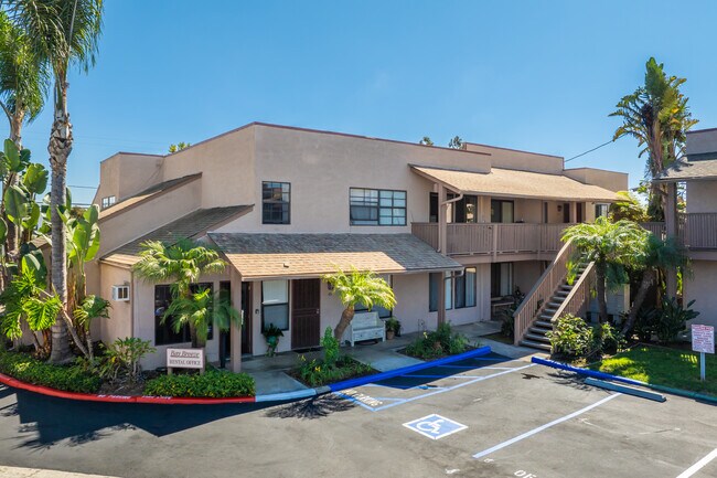 Bay Breeze in Costa Mesa, CA - Building Photo - Building Photo