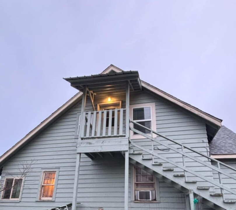 412 Kittitas St in Wenatchee, WA - Foto de edificio