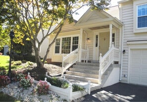 12324 Knightsbridge Dr in Woodbridge, VA - Building Photo