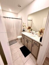 470 NE 12th St in Florida City, FL - Foto de edificio - Building Photo