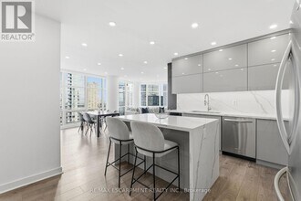 35 Mariner Terrace in Toronto, ON - Building Photo - Building Photo