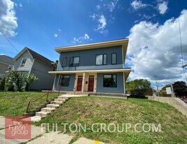 107 Diamond Ave SE, Unit 2 in Grand Rapids, MI - Building Photo