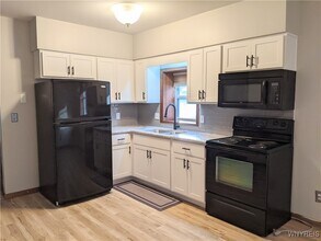 6926 Maple Dr in North Tonawanda, NY - Building Photo - Building Photo