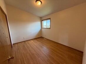 4338 132nd St in Lake Hallie, WI - Foto de edificio - Building Photo