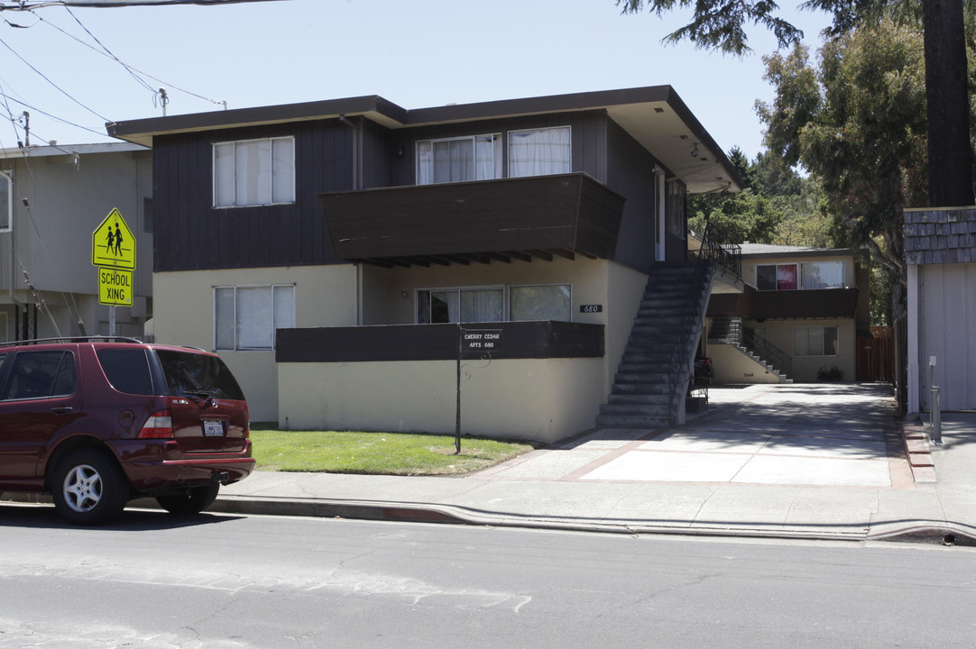 680 Cedar in San Carlos, CA - Building Photo