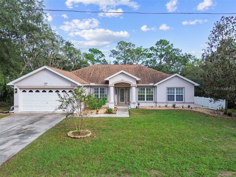 199 Pine St in Homosassa, FL - Building Photo