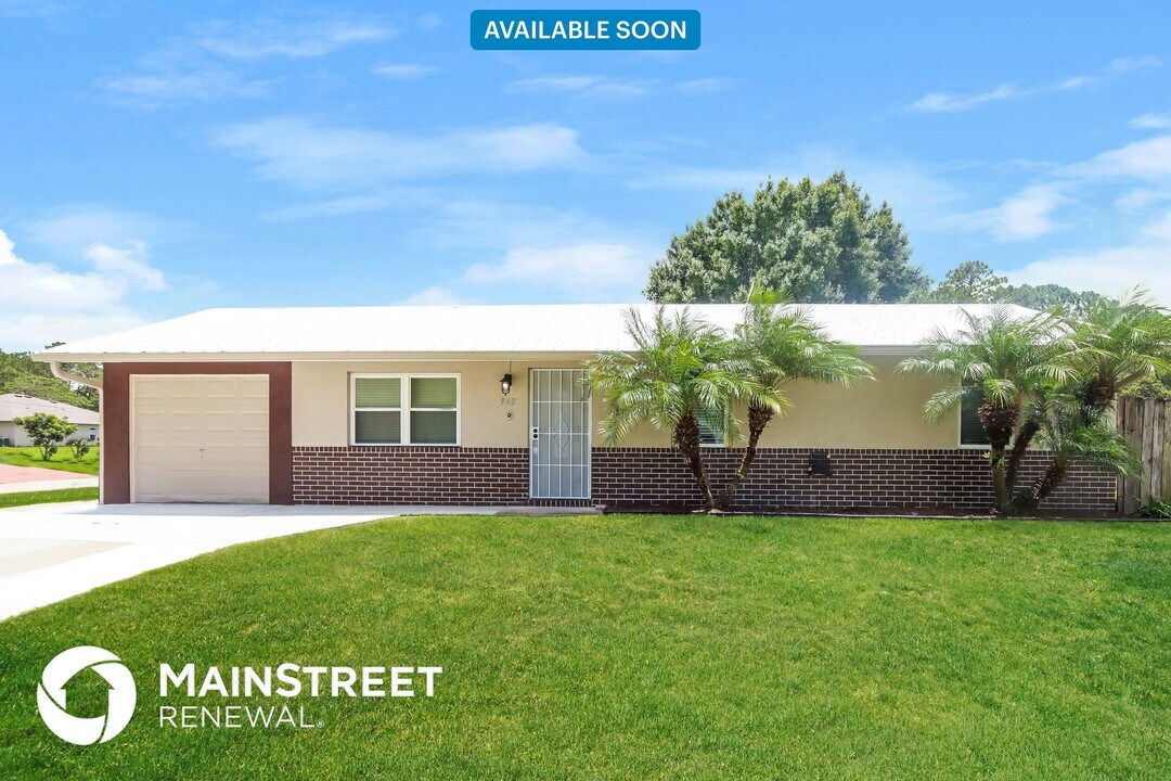 942 Quail St SE in Palm Bay, FL - Building Photo