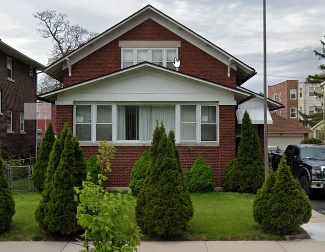 property at 7324 S Oglesby Ave