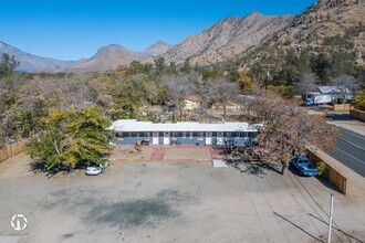 12041 Sierra Way in Kernville, CA - Building Photo - Building Photo