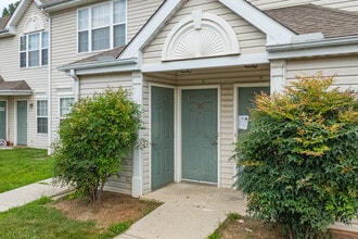 Riverchase Apartments in Dover, DE - Building Photo - Building Photo