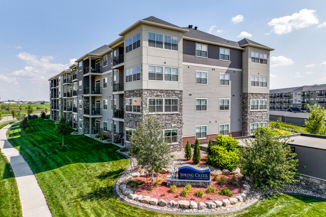 Spring Creek Luxury Living in Sioux Falls, SD - Foto de edificio - Building Photo