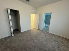 633 SE 13th St Cir in Homestead, FL - Building Photo - Building Photo