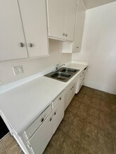 21827 Lanark St in Los Angeles, CA - Building Photo - Building Photo