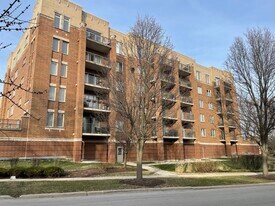 655 Perrie Dr in Elk Grove Village, IL - Building Photo