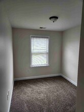 935 Bluebird Rd in Lebanon, TN - Foto de edificio - Building Photo
