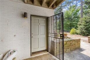 11 Peachtree Hills Ave NE