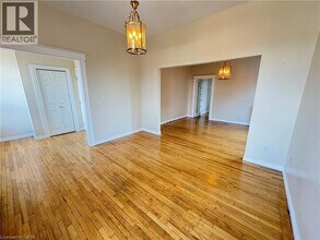 55 Barton St W in Hamilton, ON - Building Photo - Building Photo