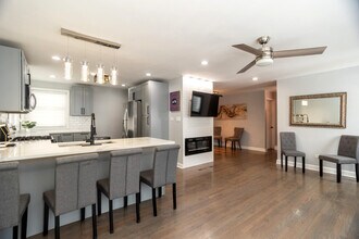 9945 Sunnyside Ave in Schiller Park, IL - Building Photo - Building Photo