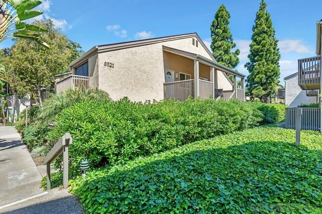 8521 Villa La Jolla Dr in San Diego, CA - Building Photo - Building Photo