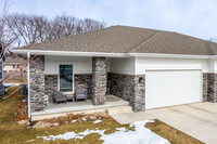 4411-4477 Lower Beaver Rd in Des Moines, IA - Building Photo - Building Photo