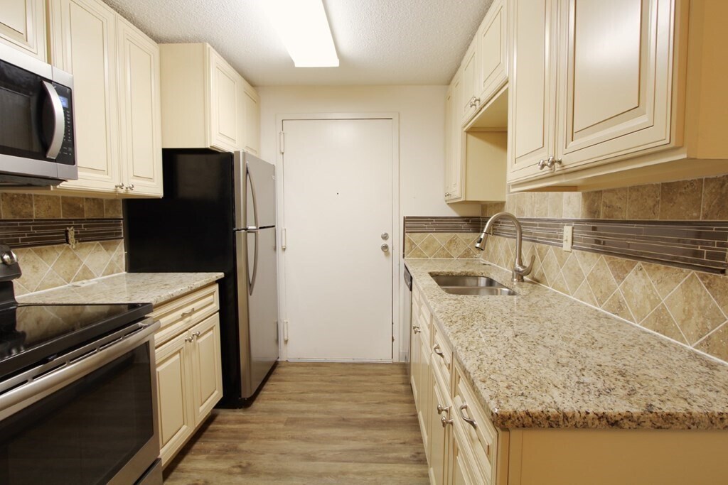 32 Silver Hill Ln in Natick, MA - Building Photo