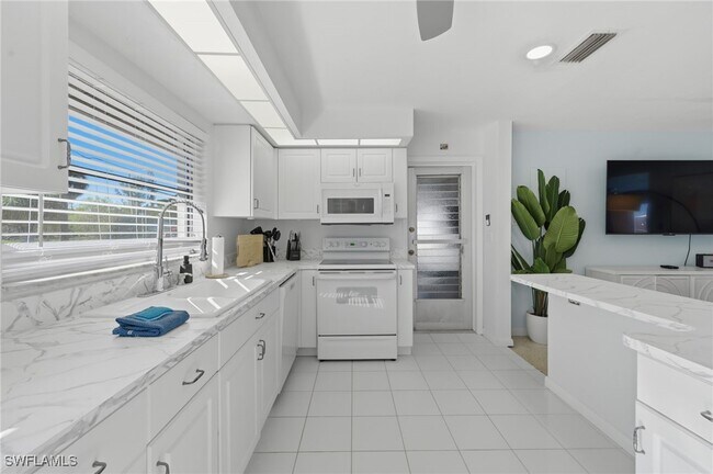 property at 4044 Country Club Blvd