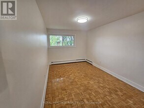 949 Simcoe St N in Oshawa, ON - Building Photo - Building Photo