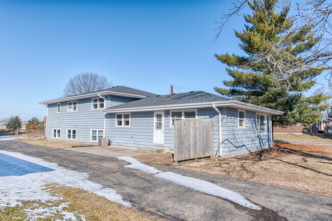 1131 Johnston Dr in Aurora, IL - Building Photo - Building Photo