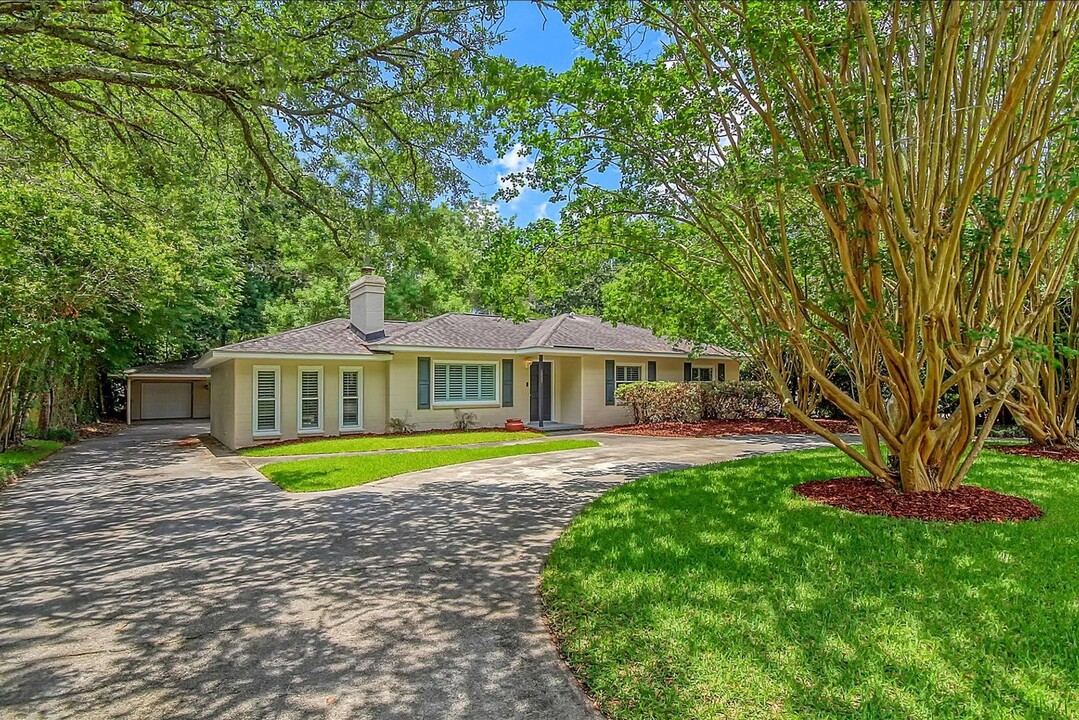 1327 St Clair Dr in Charleston, SC - Foto de edificio