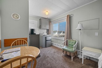 8 Traynor St in Old Orchard Beach, ME - Building Photo - Building Photo