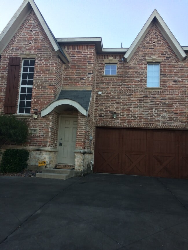 2145 Parkview in Carrollton, TX - Building Photo - Building Photo