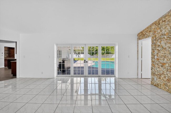 1599 NW 14th Ave in Boca Raton, FL - Building Photo - Building Photo